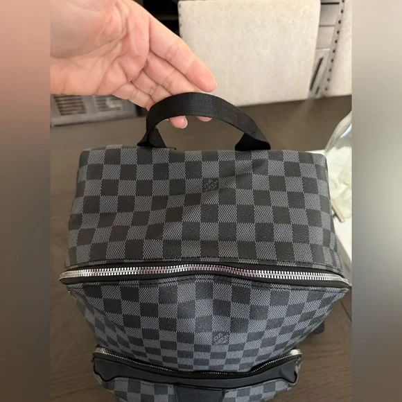 LV backpack - Picture 6 of 10